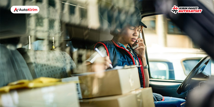 Informasikan status pengiriman kepada pelanggan secara proaktif melalui pelacakan real-time dan notifikasi